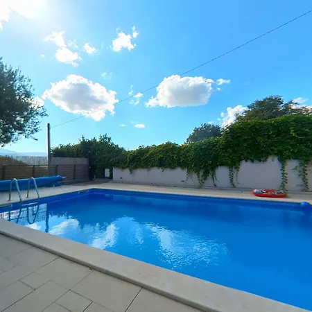 بيت للعطل House Neda إيموتسكي
